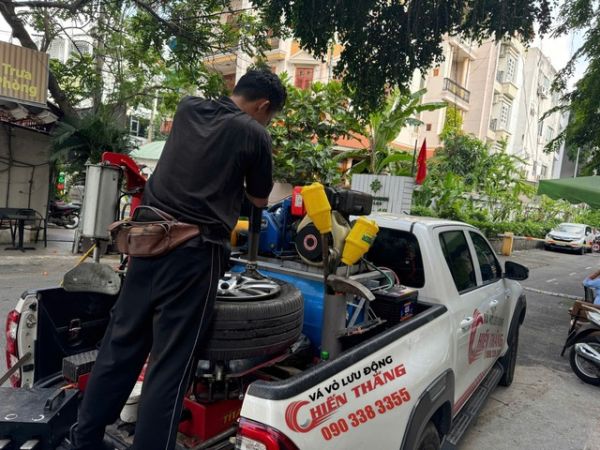 Dịch vụ vá xe ô tô lưu động quận 3