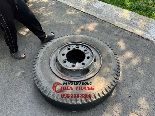 Dịch vụ vá xe ô tô lưu động quận 3