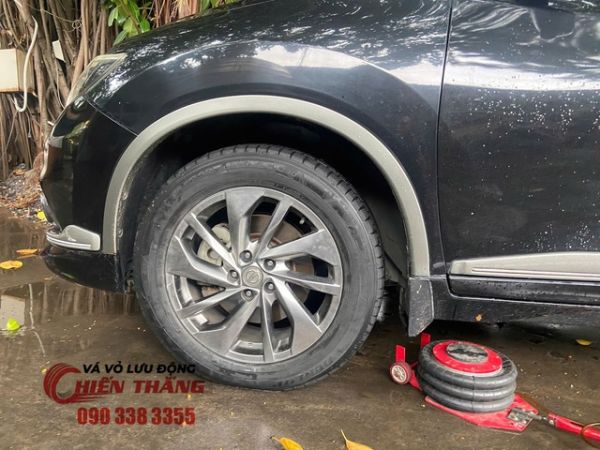 Vá vỏ ô tô lưu động phường Vĩnh Hội