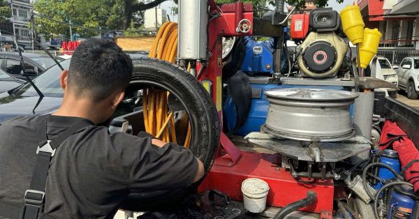 Vá vỏ ô tô lưu động TPHCM chuẩn Gara