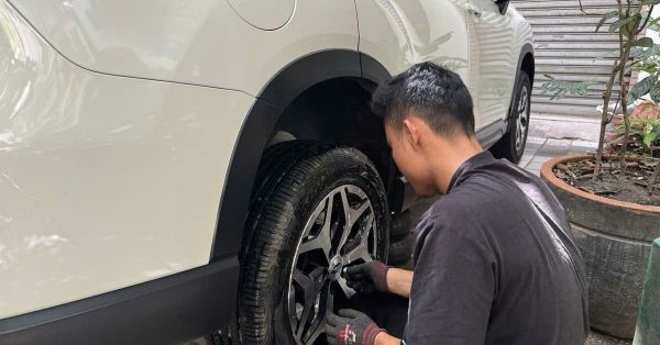 Vá vỏ ô tô lưu động TPHCM chuẩn Gara