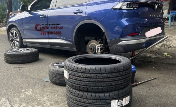 Vá vỏ xe VinFast lưu động TPHCM 