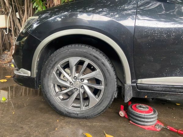 Vá xe ô tô lưu động quận 10