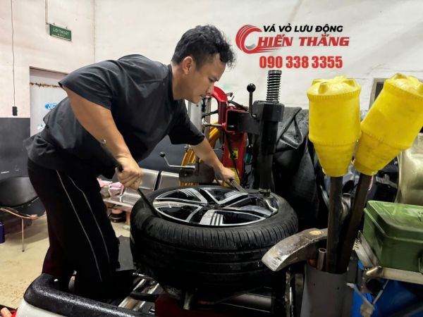 Vá xe ô tô lưu động quận Phú Nhuận