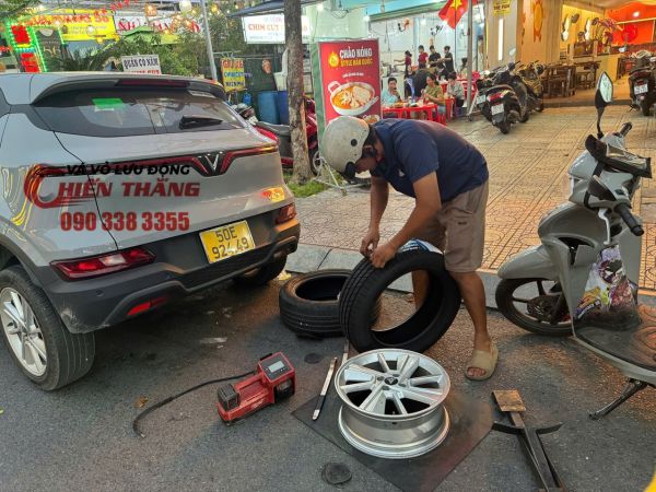 Thay lốp ô tô chính hãng - Vá Vỏ Chiến Thắng