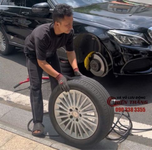 Thay lốp ô tô chính hãng - Vá Vỏ Chiến Thắng