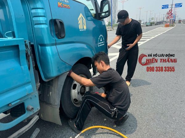 Thay lốp ô tô lưu động 24/24 