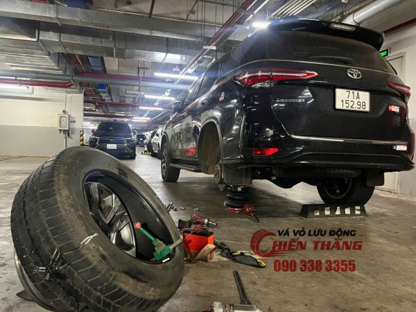 Thay lốp ô tô lưu động gần đây