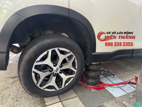Thay lốp ô tô lưu động gần đây