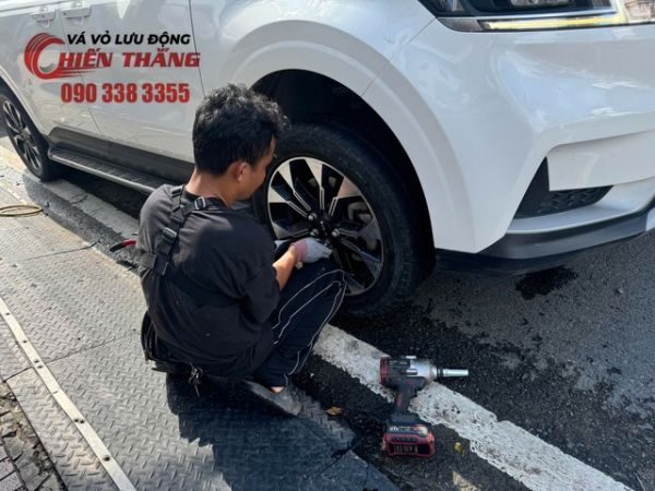 Vá Lốp Ô Tô Lưu Động Phường Phú Thuận - TPHCM