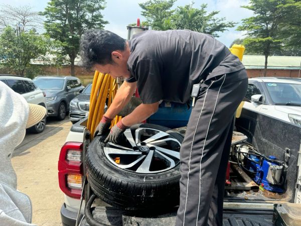 Vá lốp ô tô lưu động phường Tân Mỹ - TPHCM