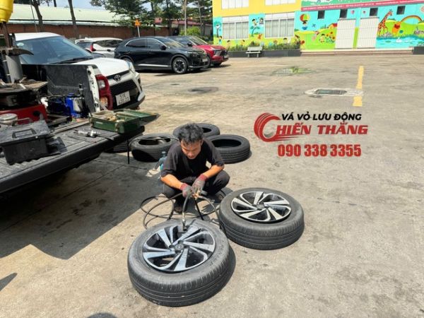 Vá vỏ lưu động phường Cầu Kiệu - TPHCM