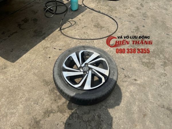 Vá vỏ lưu động phường Cầu Kiệu - TPHCM