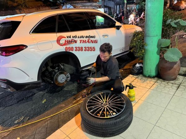Vá vỏ lưu động phường Nhuận Đức - TPHCM