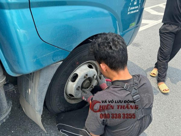 Vá vỏ ô tô lưu động phường An Đông - TPHCM
