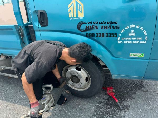 Vá vỏ ô tô lưu động phường An Đông - TPHCM