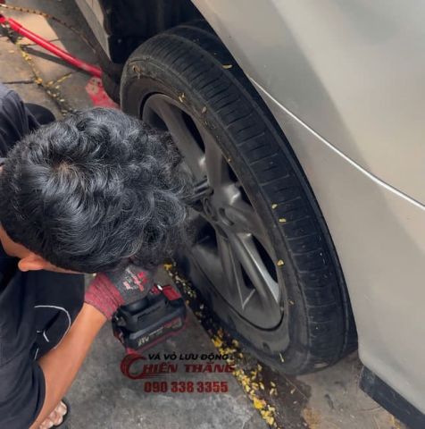 Vá vỏ ô tô lưu động phường Chợ Quán - TPHCM