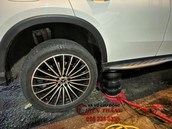 Vá vỏ ô tô lưu động phường Vườn Lài - TPHCM