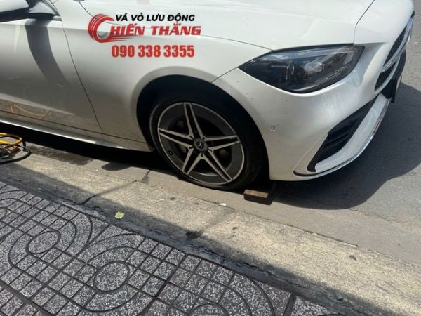 Vá vỏ ô tô lưu động phường Vườn Lài - TPHCM