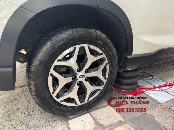 Vá xe lưu động phường Bình Phú - TPHCM