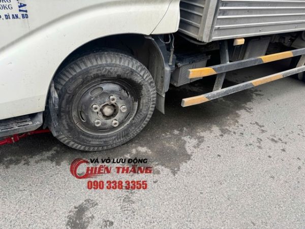 Vá xe lưu động phường Bình Tây - TPHCM