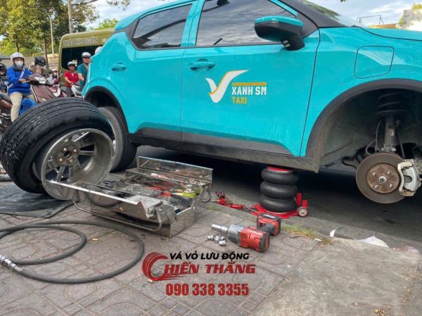 Vá xe lưu động phường Phú Định - TPHCM