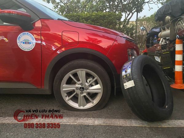 Vá xe lưu động phường Phú Định - TPHCM 