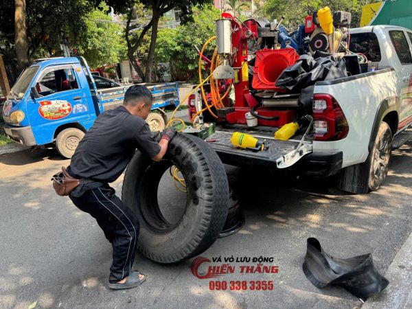 Vá xe lưu động phường Phú Lâm - TPHCM