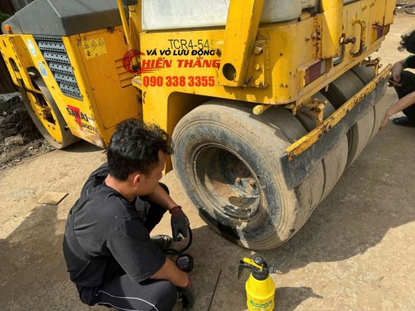 Vá xe ô tô lưu động quận Thủ Đức