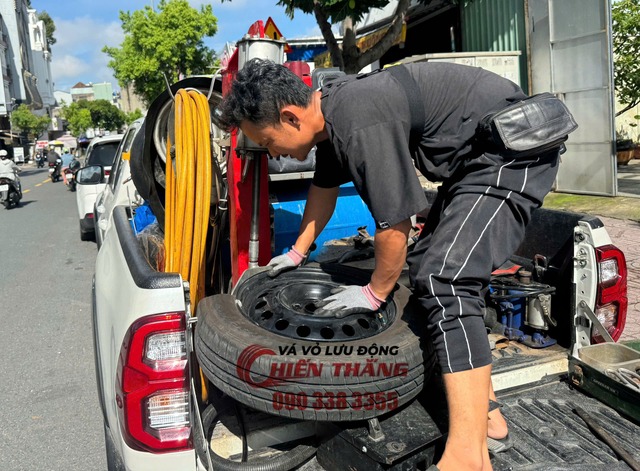 Vá vỏ lưu động phường Nhuận Đức - TPHCM