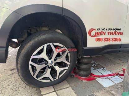 Thay lốp &ocirc; t&ocirc; lưu động gần đ&acirc;y