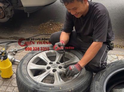 Thay lốp &ocirc; t&ocirc; TPHCM 24/7