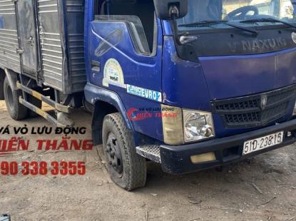 V&aacute; xe &ocirc; t&ocirc; lưu động đường Nguyễn Văn Linh - TPHCM