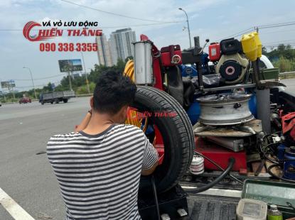 V&aacute; xe &ocirc; t&ocirc; lưu động quận 2