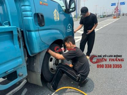 V&aacute; xe &ocirc; t&ocirc; lưu động quận B&igrave;nh Thạnh